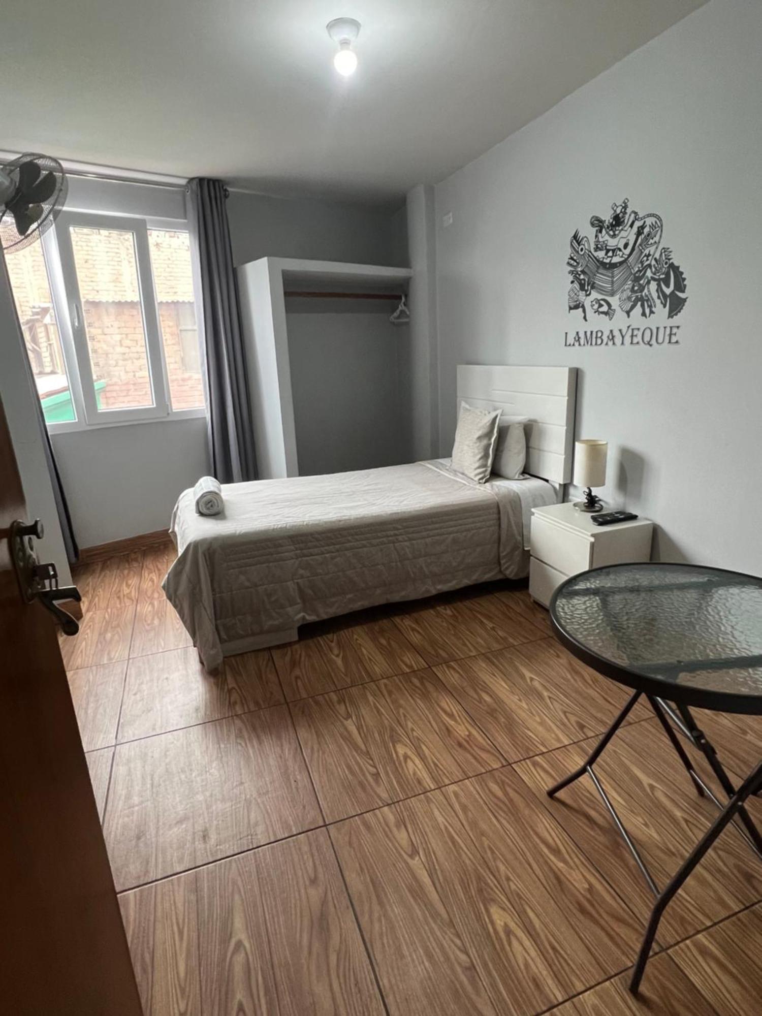 Lima Airport Tampu B&B Bagian luar foto