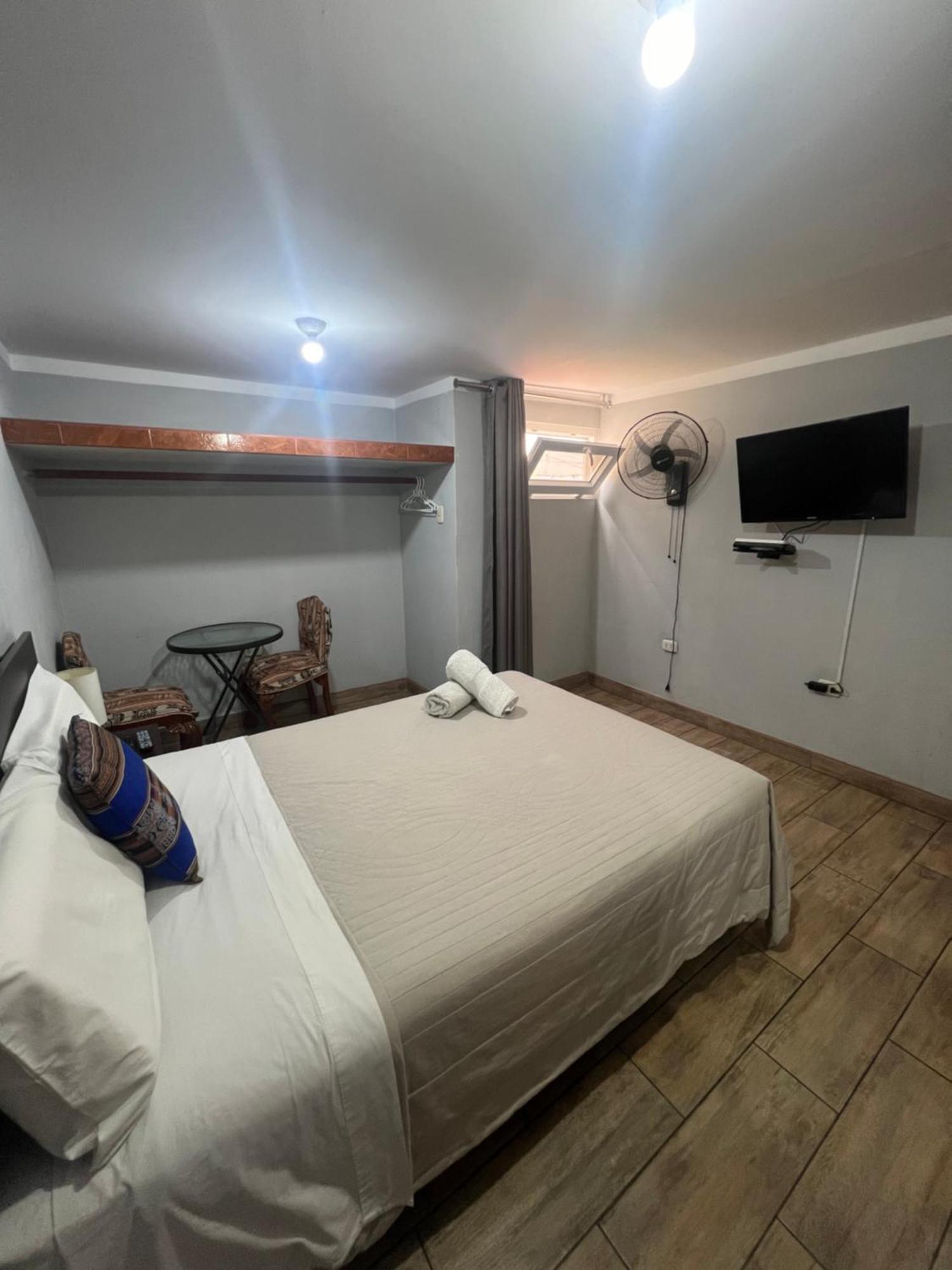 Lima Airport Tampu B&B Bagian luar foto