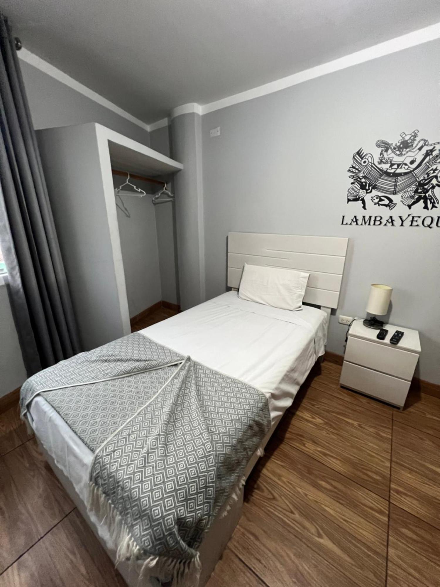 Lima Airport Tampu B&B Bagian luar foto